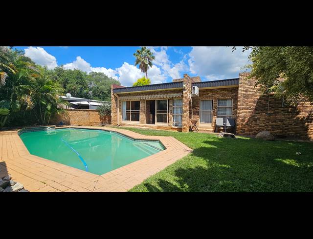 4 BEDROOM FREESTANDING FOR SALE IN BRITS CENTRAL